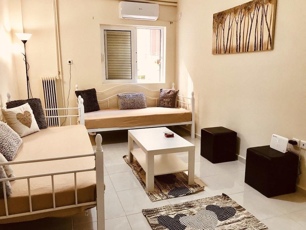 Renovated And Cool Flat In Ideal Location Apartment เอเธนส์ ภายนอก รูปภาพ